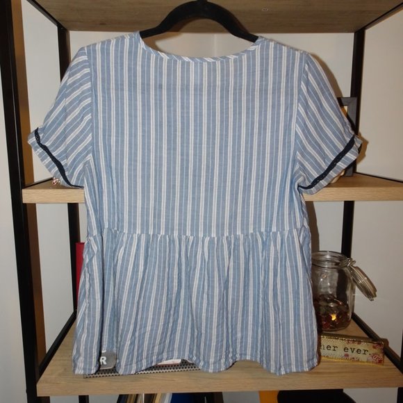 Xhilaration Floral Embroidered Peplum Top - Picture 2 of 4